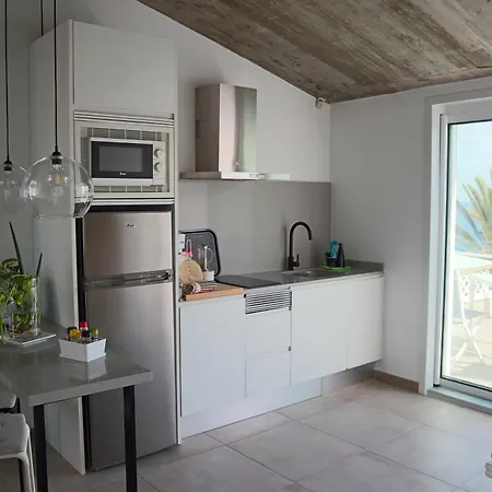 Durmiendo Sobre El Mar, Vivienda Riscos * Telde
